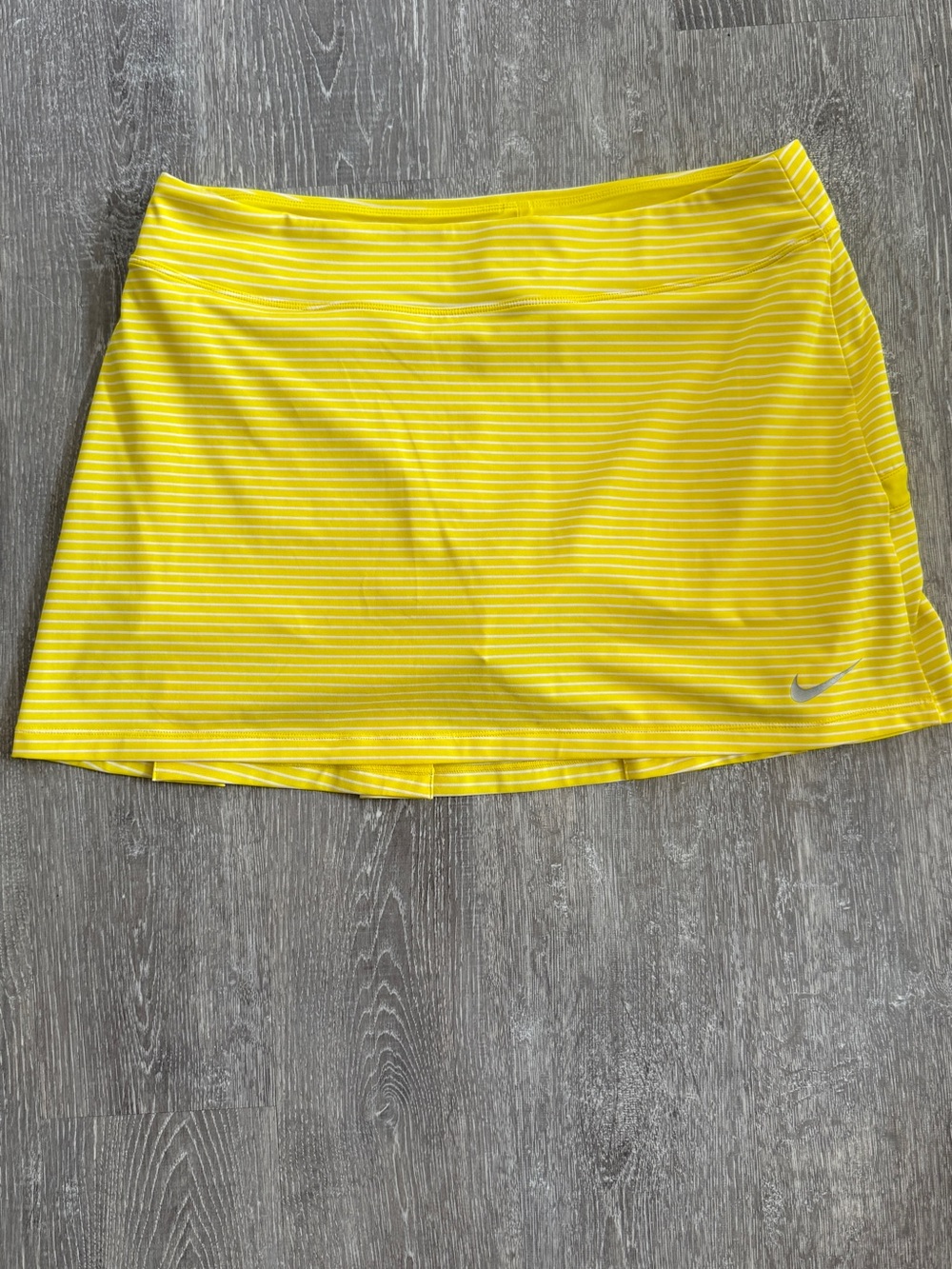 Ladies Nike DRI FIT skort
Large